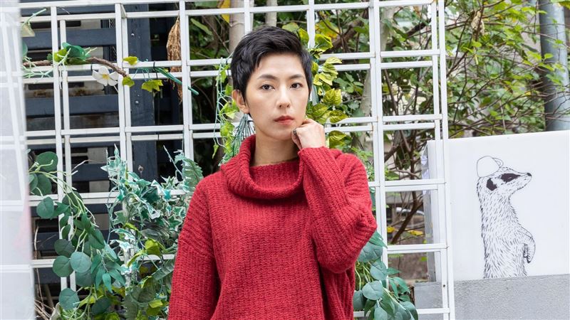 獨／擺地攤賺2萬　女星被警狂抄怒收