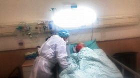 兒返台病榻前見母親最後一面