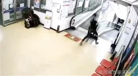 北市大同分局在高雄查獲1001包毒咖啡包，男子坦承原是要慶生與求婚用，缺錢才變賣。 翻攝