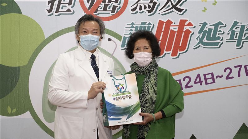 誤信抽菸可通鼻　30年老菸槍得癌症