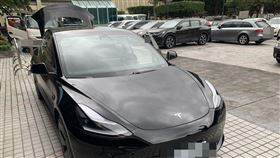 ▲台北地檢署檢察長座車換成特斯拉model3，正式上路。（圖／翻攝畫面）