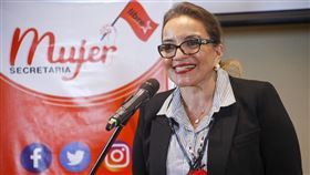 宏都拉斯總統候選人秀瑪菈．卡斯楚（圖）的親近幕僚表示，她尚未針對是否與台灣斷交、轉而承認中國做出最後決定。（圖／翻攝自facebook.com/XiomaraCastroZ）
