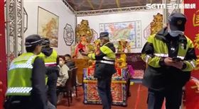 萬華警方臨檢青山宮遶境 翻攝