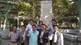 嘉義公園福康安等功臣生祠碑記  啟動AI監測嘉義市嘉義公園「清高宗敕建福康安等功臣生祠碑記」AI智慧影像監測系統24日啟用，可即時監測古物表面損壞、傾斜等狀況，嘉義市建設處副處長羅資政（前中）等出席肯定。中央社記者黃國芳攝  110年11月24日