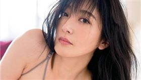 熊田曜子不受不倫戀負面事件影響，依舊在社群平台上曬辣照。（圖／翻攝自熊田曜子IG）