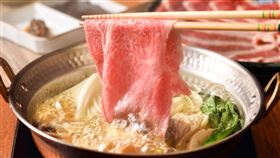 日式和牛鍋物專賣店「黑毛屋」首度進軍新竹，插旗Big City遠東巨城購物中心，於24日開幕，首三日祭出肉品免費增量（圖／乾杯集團提供）
