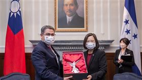 蔡英文會見「宏都拉斯共和國總統葉南德茲閣下伉儷」。（圖／總統府提供）