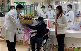 新／頭逢46針！台中男大生上午出院（圖／翻攝畫面）