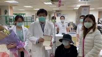 遭毆男大生康復返家 謝醫護親筆信曝