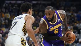 ▲詹姆斯（LeBron James）攻下39分，湖人重回5成勝率。（圖／美聯社／達志影像）