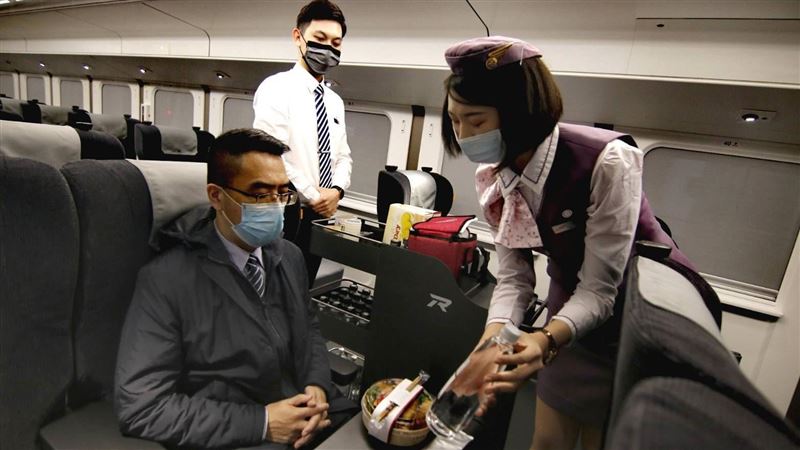 有星巴克！台鐵新列車12/1開搶
