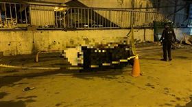 ▲張姓男子今凌晨在因不明原因自焚輕生，警方在現場沒有發現打鬥痕跡和遺書，已通知家屬處理後事。（圖／翻攝畫面）