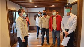 百年檳榔火車站  劉櫂豪爭取經費活化（1）已廢站的檳榔火車站，登錄為台東歷史建築，111年將設站滿百年，民進黨立委劉櫂豪（左）爭取經費籌辦紀念活動，24日邀請台鐵局相關人員實地勘查、討論相關事宜。（劉櫂豪服務處提供）中央社記者盧太城台東傳真  110年11月25日