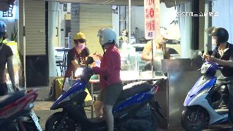 香酥雞也「得來速」？機車排隊50M