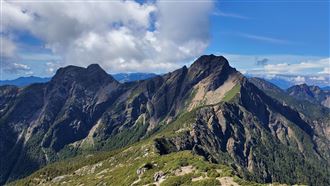 新／玉山驚傳雷擊！女登山客疑遭擊中求援