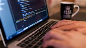 打字，打電腦，鍵盤，電腦，上網，駭客，打字機，輸入，盜用，個資（圖／翻攝自免費圖庫Pixabay）