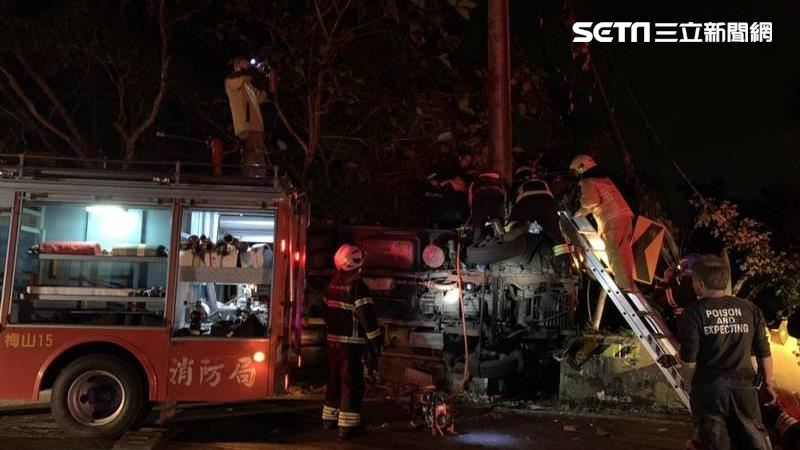 新／梅山貨車自撞電杆　1人送醫不治