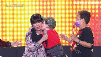 再現精彩勞軍之夜　苗可麗竟被強吻