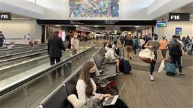 美國感恩節前空中交通量破230萬人次疫情雖未完全遠離，美國民眾已逐步恢復正常生活。美東時間25日全美境內空中交通運量超過230萬人次，這是2020年4月13日以來最高紀錄。中央社記者江今葉華盛頓攝 110年11月26日