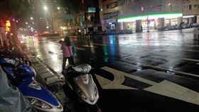 碰瓷女,車禍糾紛,騎士,汐止,翻攝臉書汐止集團