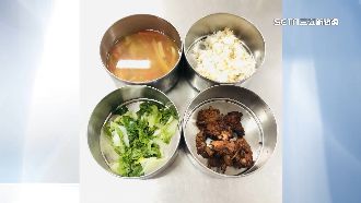 健康堪憂？國小午餐豆乳雞「炸到黑」