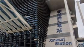 台鐵遭民眾留言恐嚇，北上列車車廂放置塑膠炸彈，新烏日站月台(圖/翻攝畫面)