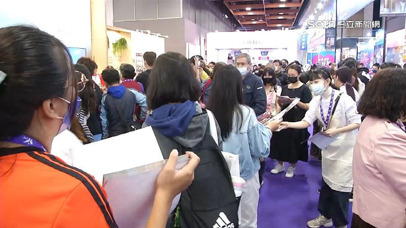 台北旅展開跑　民眾搶購「跨年行程」