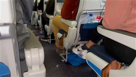 荷蘭從南非班機驗出85人陽性，仍不確定是不是Omicron。（圖／翻攝自推特）