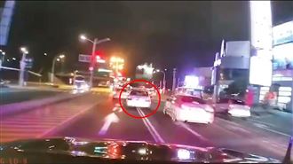 台南警匪追逐猛轟19槍　驚悚畫面曝