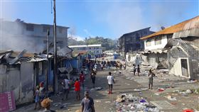 索羅門暴動3人死亡！遭燒到焦黑的中國城商店「驚見遺體」 圖／美聯社／達志影像