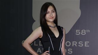 方文琳校花愛女超激辣！深Ｖ爆東西胸