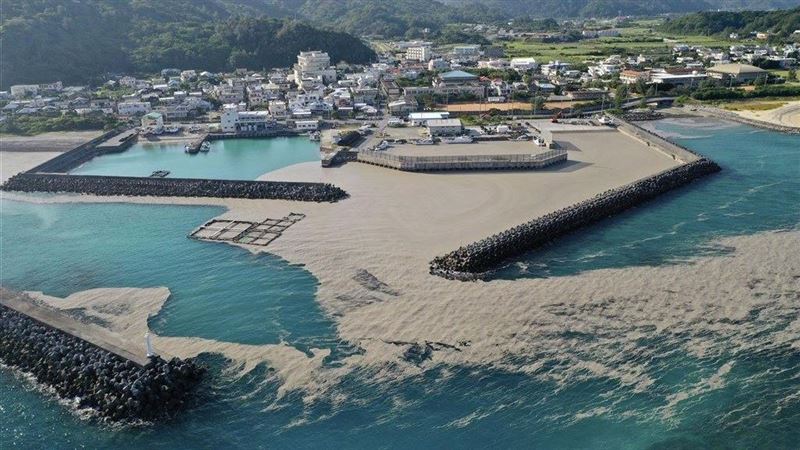 日本海底火山噴發浮石　恐漂台灣東部