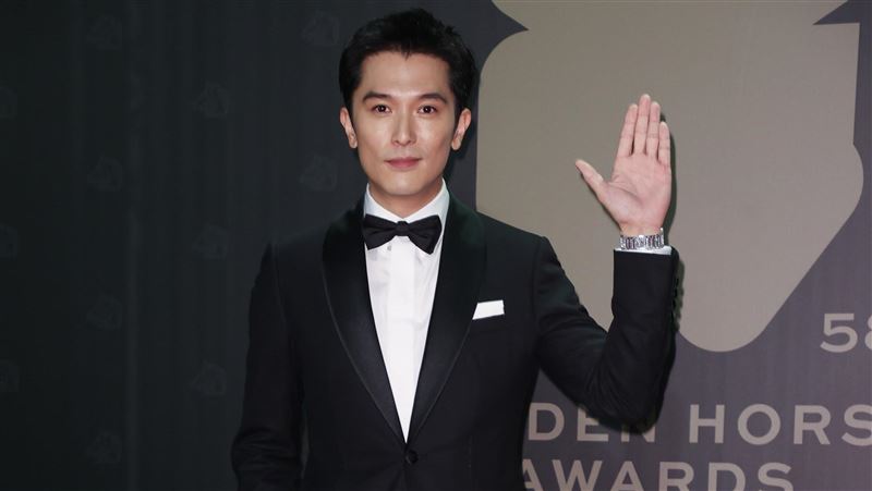 啥款來了　邱澤「壞壞一笑」網帥暈