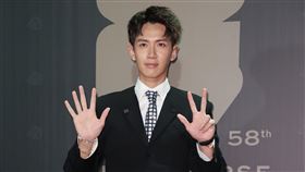 柯震東穿黑西裝帥氣走紅毯。（圖／記者邱榮吉、楊澍攝影）