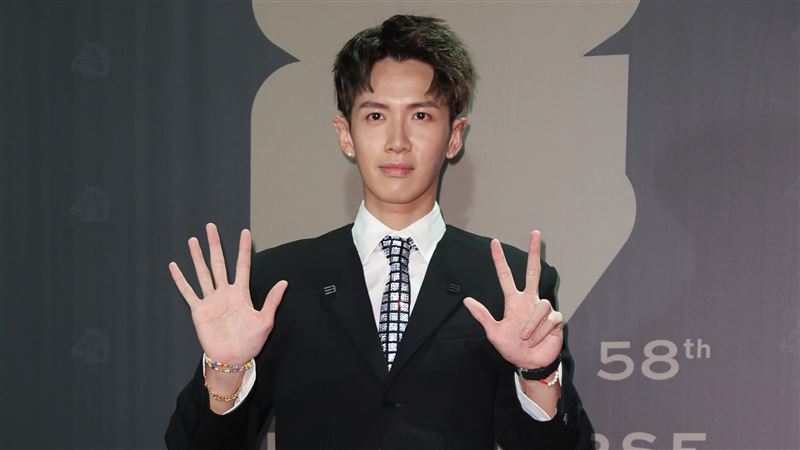 柯震東暴雷頒獎搭擋　楊千霈急阻止