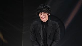 太強！盧廣仲靠手吹神曲　網大讚鬼才