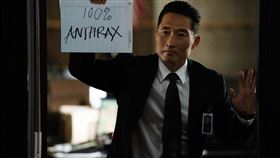 金大賢飾演擅長微生物學的聯邦調查局探員。（圖／國家地理頻道提供）