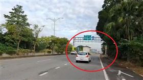 霍爾移動城堡、木造平房，聯結車（圖／翻攝畫面）