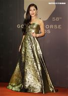 金馬58艾怡良一身金超貴氣　全身總價媲美「一間豪宅」。（記者邱榮吉、楊澍/攝影）