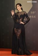 金馬58賈靜雯穿透視黑禮服。（記者邱榮吉、楊澍/攝影）