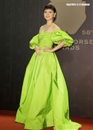 金馬58李心潔，身穿一襲純綠色削肩禮服。（記者邱榮吉、楊澍/攝影）