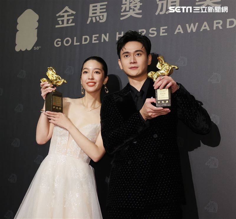 金馬58劉冠廷奪下男配角獎、王渝萱奪下最佳女配角獎。（記者邱榮吉、楊澍/攝影）