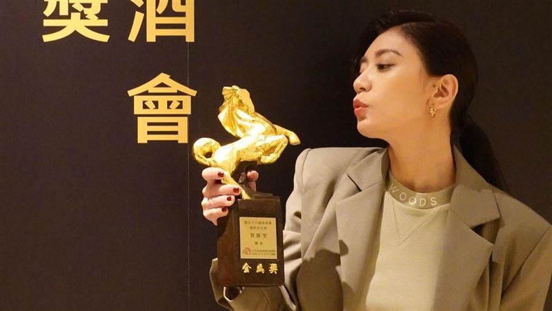 賈靜雯首發文充滿愛：遺憾台上沒謝他