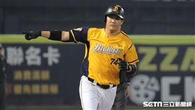 ▲台灣大賽G2中信兄弟一壘手許基宏敲出單場雙響砲。（圖／記者劉彥池攝影）