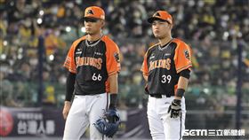 ▲台灣大賽G2統一獅三壘手陳重廷、游擊手林祖傑。（圖／記者劉彥池攝影）