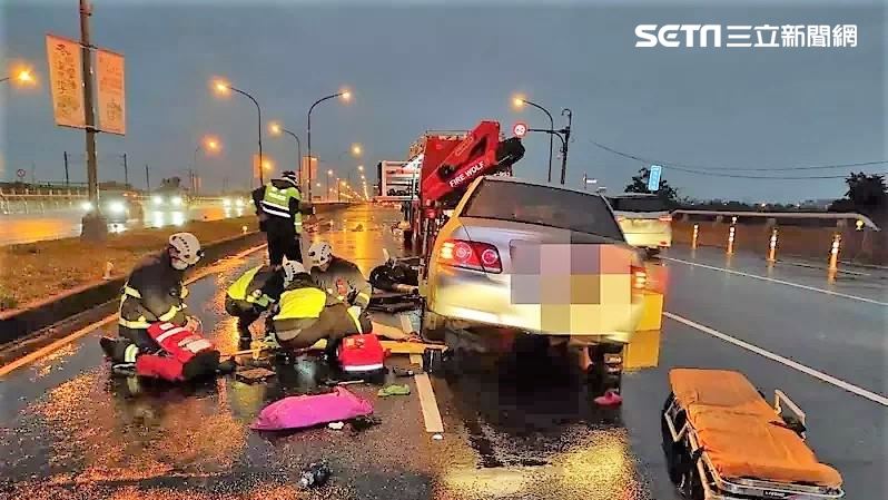 蘭陽大橋雨天自摔　女騎士遭後車輾斃