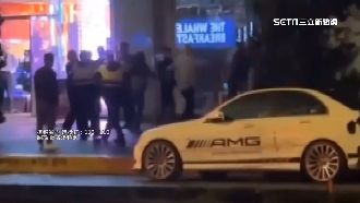 不滿講話大聲！KTV前兩派人馬鬥毆