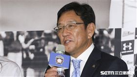 台灣強打王柏融與日本職棒火腿隊簽約，日本火腿球團監督栗山英樹。（記者林士傑/攝影）