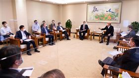 行政院長蘇貞昌29日召開擴大防疫會報。（圖／行政院提供)