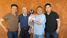 陳學聖戰生育率！讚顏家「17歲奉子成婚」最好榜樣網笑翻（圖／翻攝自陳學聖臉書）